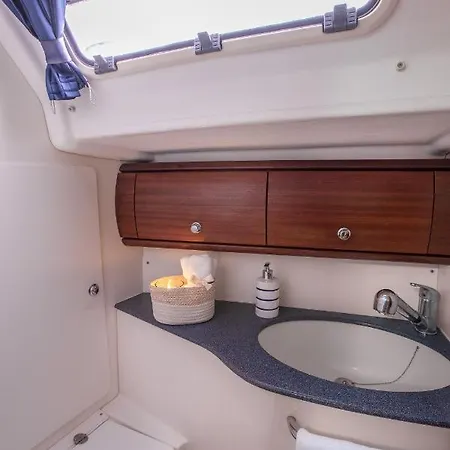 Botel Swift Cascais